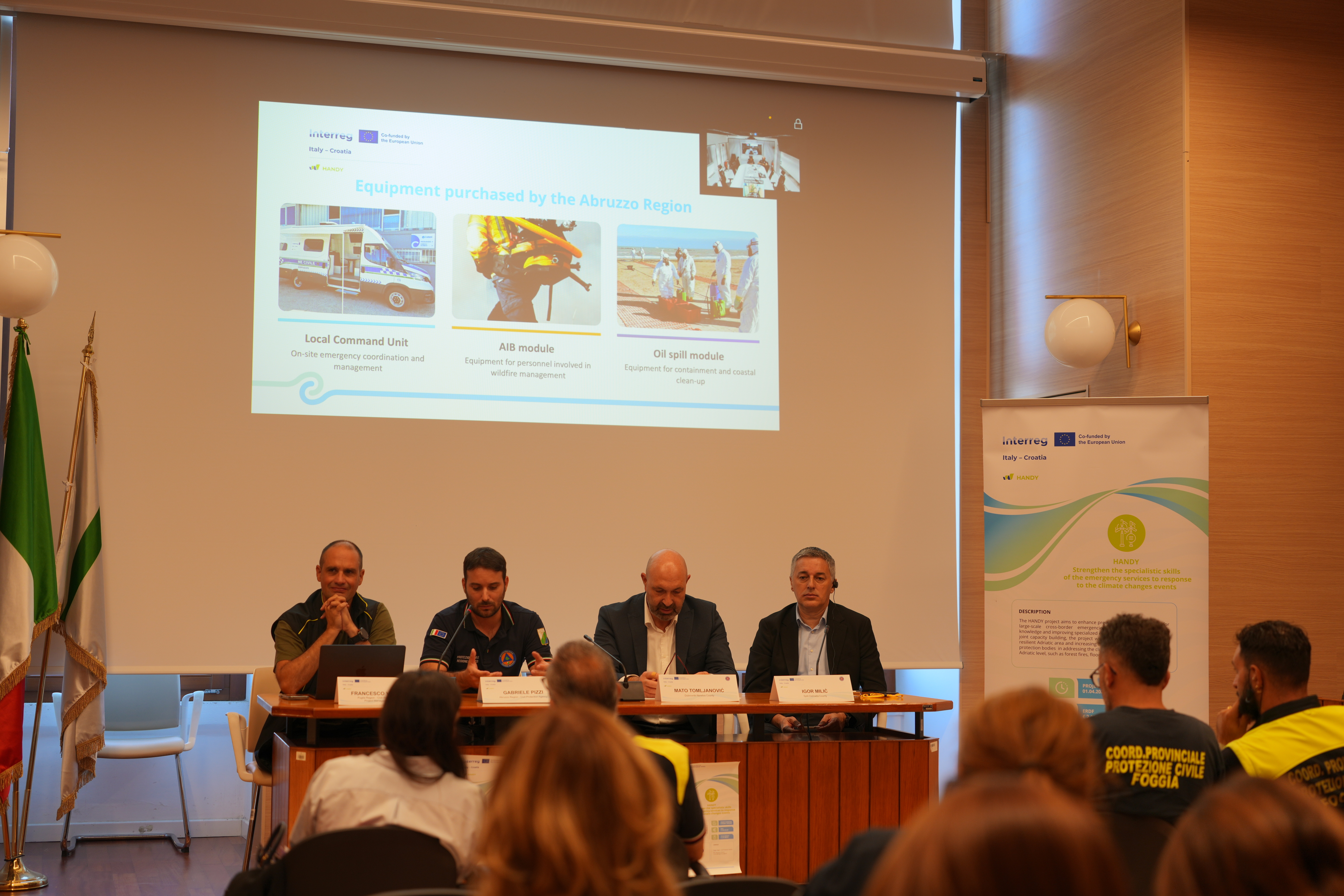 Galleria Interreg HANDY Italia-Croazia - Formazione, prevenzione e cooperazione transfrontaliera al centro dell’evento conclusivo del progetto guidato dalla Sezione Protezione Civile Regione Puglia - Diapositiva 2 di 7