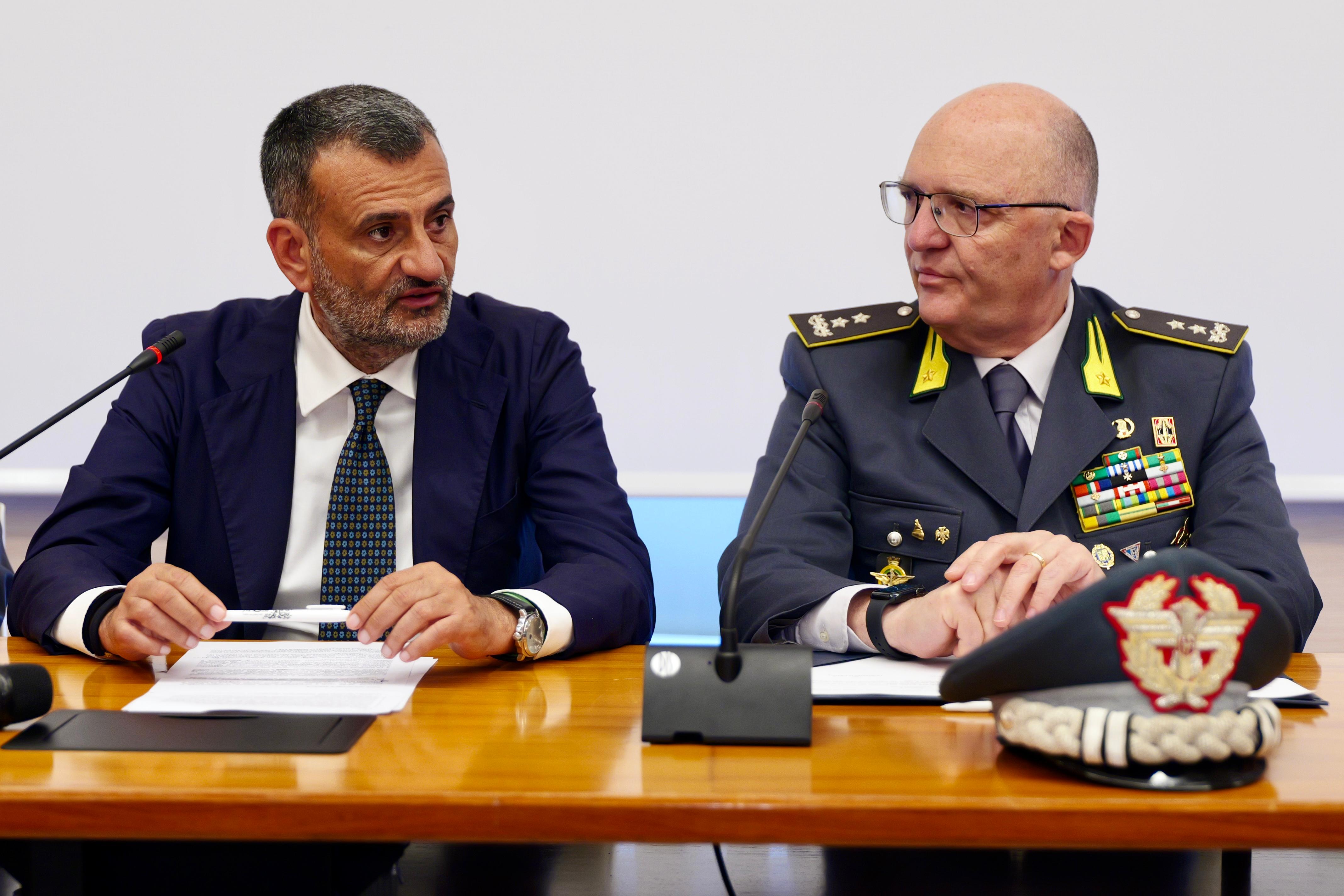 Galleria Regione Puglia e Guardia di Finanza rafforzano l’alleanza per legalità e controlli nel comparto agricolo - Diapositiva 1 di 6