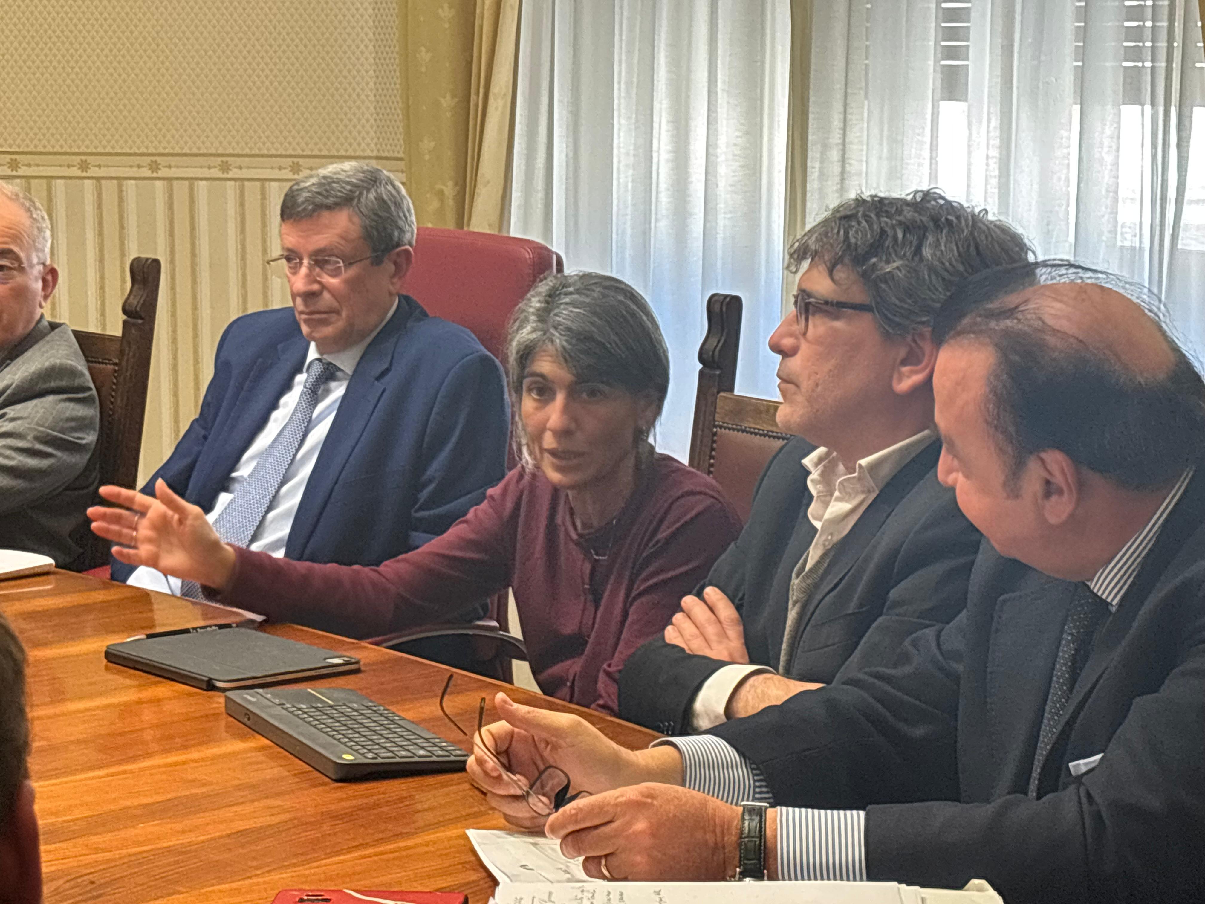 Galleria Un Villaggio dell’Accoglienza per superare il ghetto: presentato alla Prefettura di Foggia il progetto di Regione Puglia per Borgo Mezzanone - Diapositiva 2 di 4