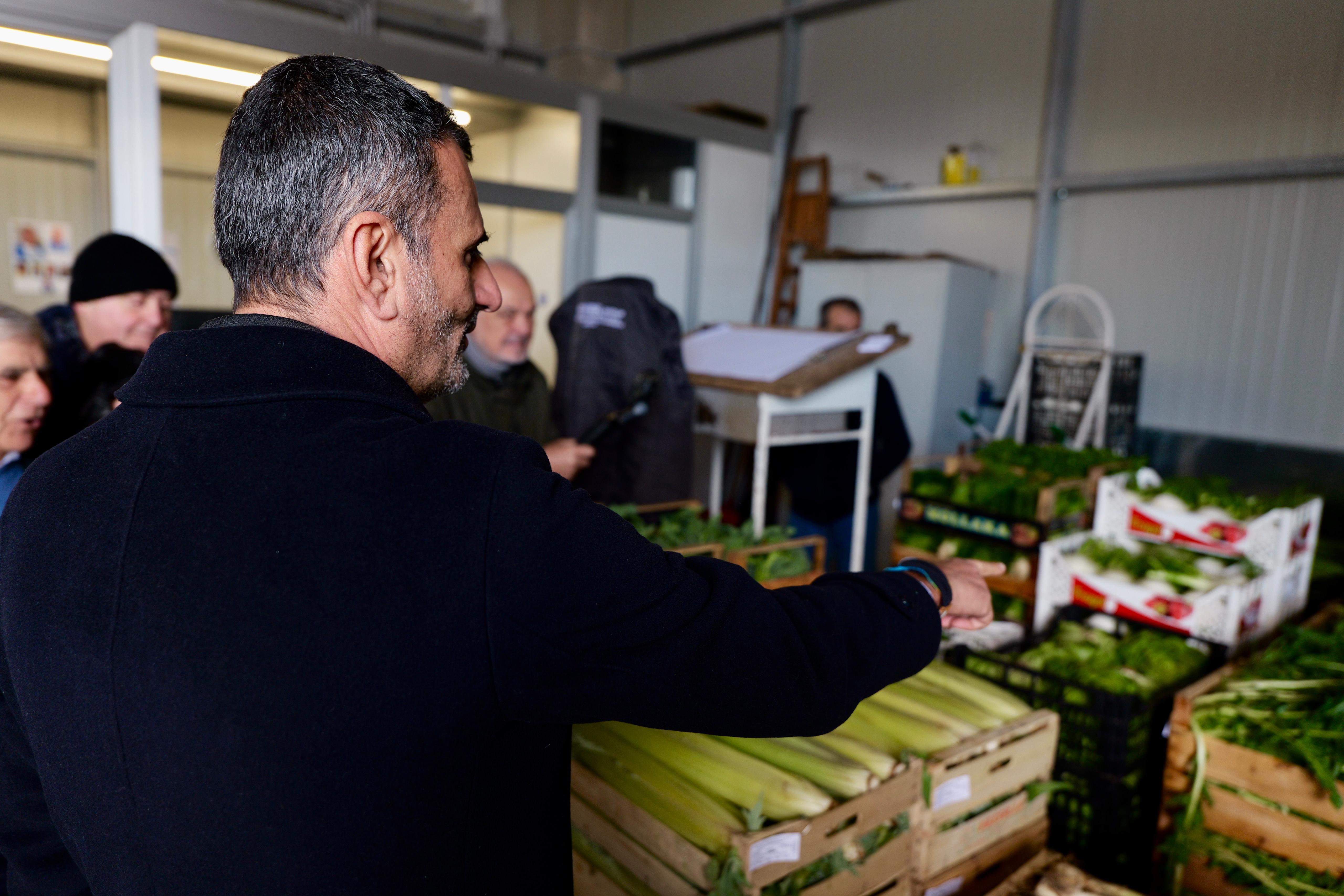 Galleria Andria, inaugurato il nuovo mercato ortofrutticolo. Decaro: “Restituita dignità al lavoro degli operatori” - Diapositiva 7 di 8