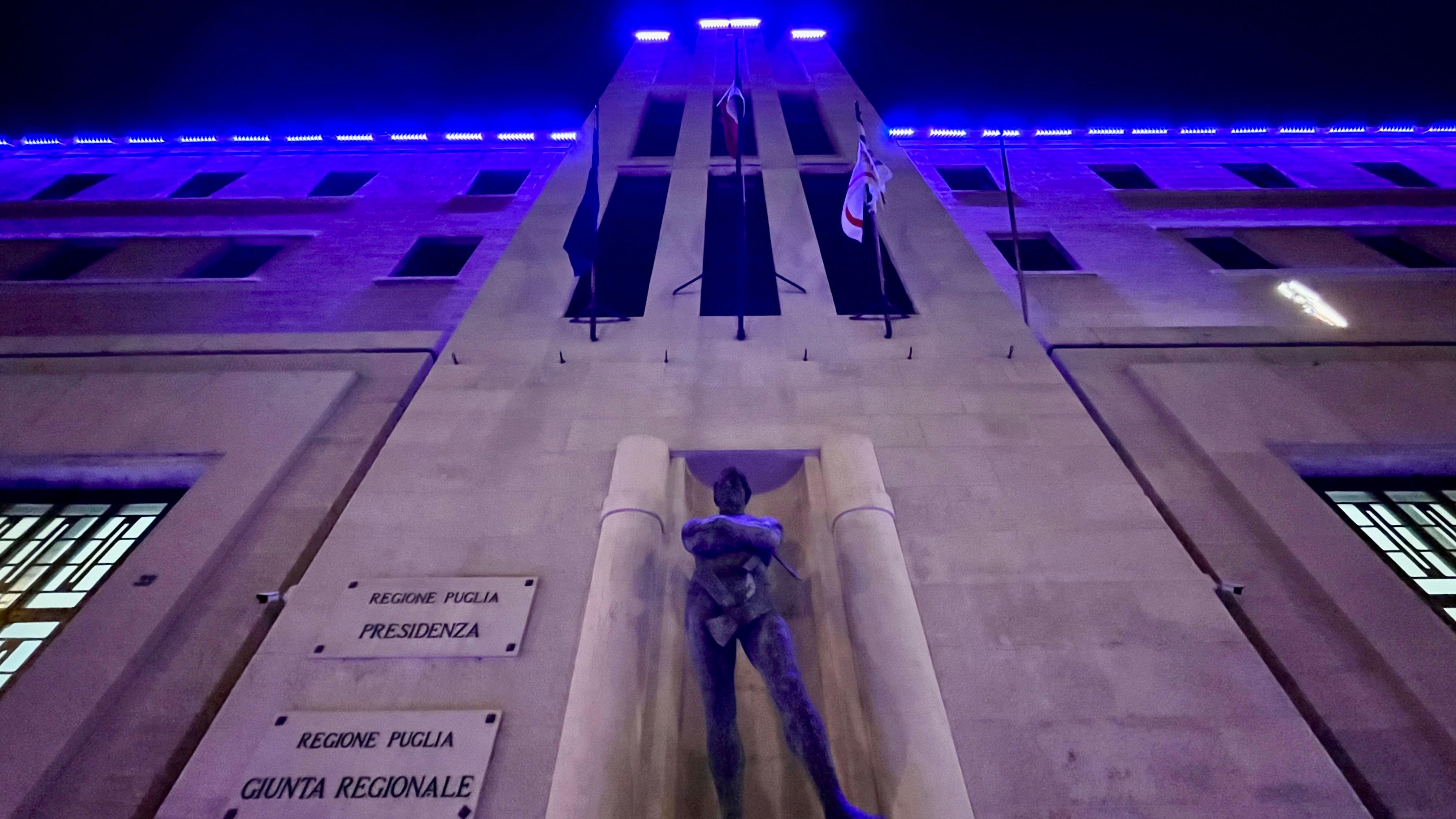 Galleria La facciata della Presidenza della Regione si illumina di blu per la Giornata Nazionale delle vittime civili delle guerre e dei conflitti nel mondo - Diapositiva 5 di 5