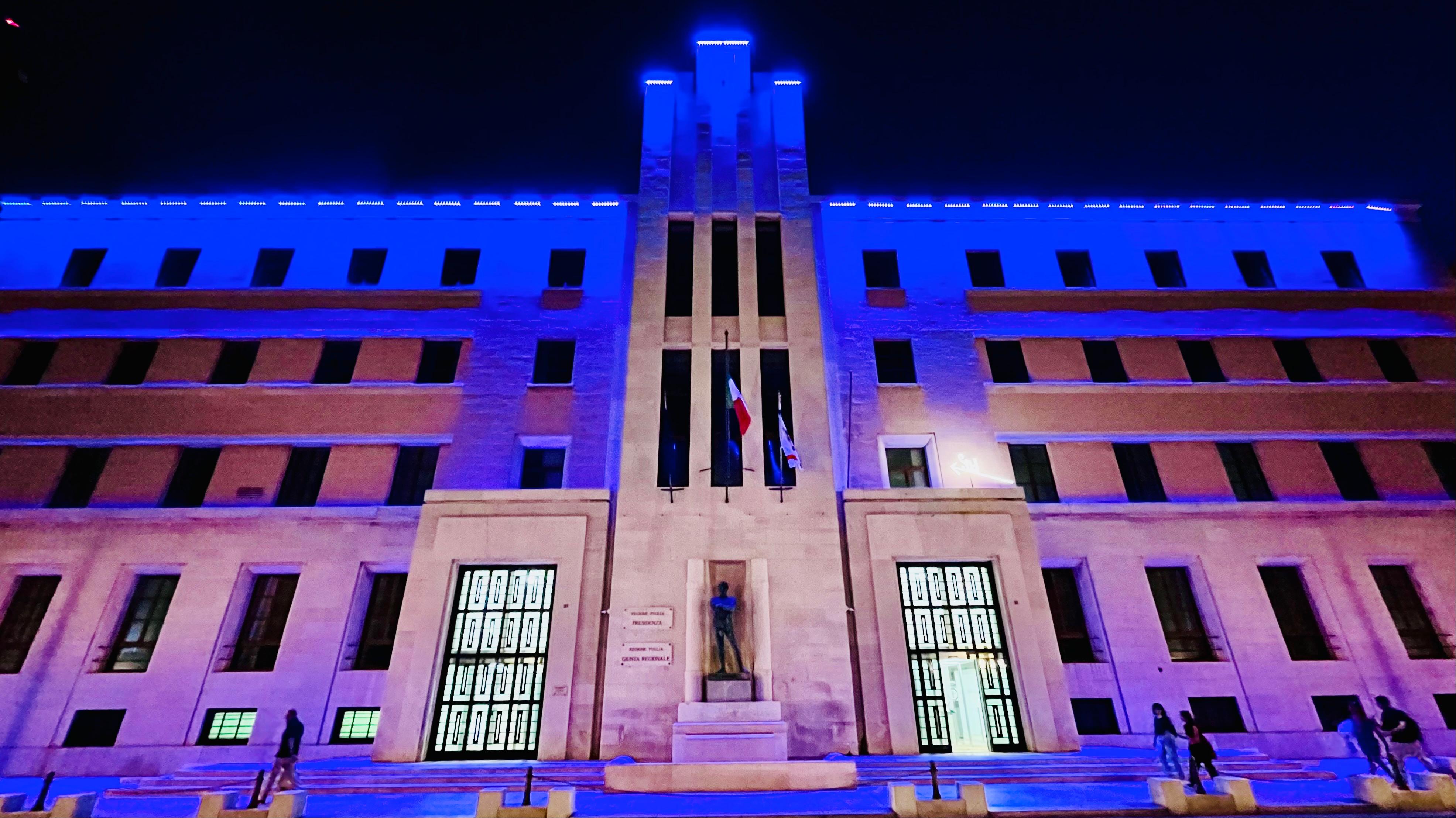 Galleria La facciata della Presidenza della Regione si illumina di blu per la Giornata Nazionale delle vittime civili delle guerre e dei conflitti nel mondo - Diapositiva 1 di 5