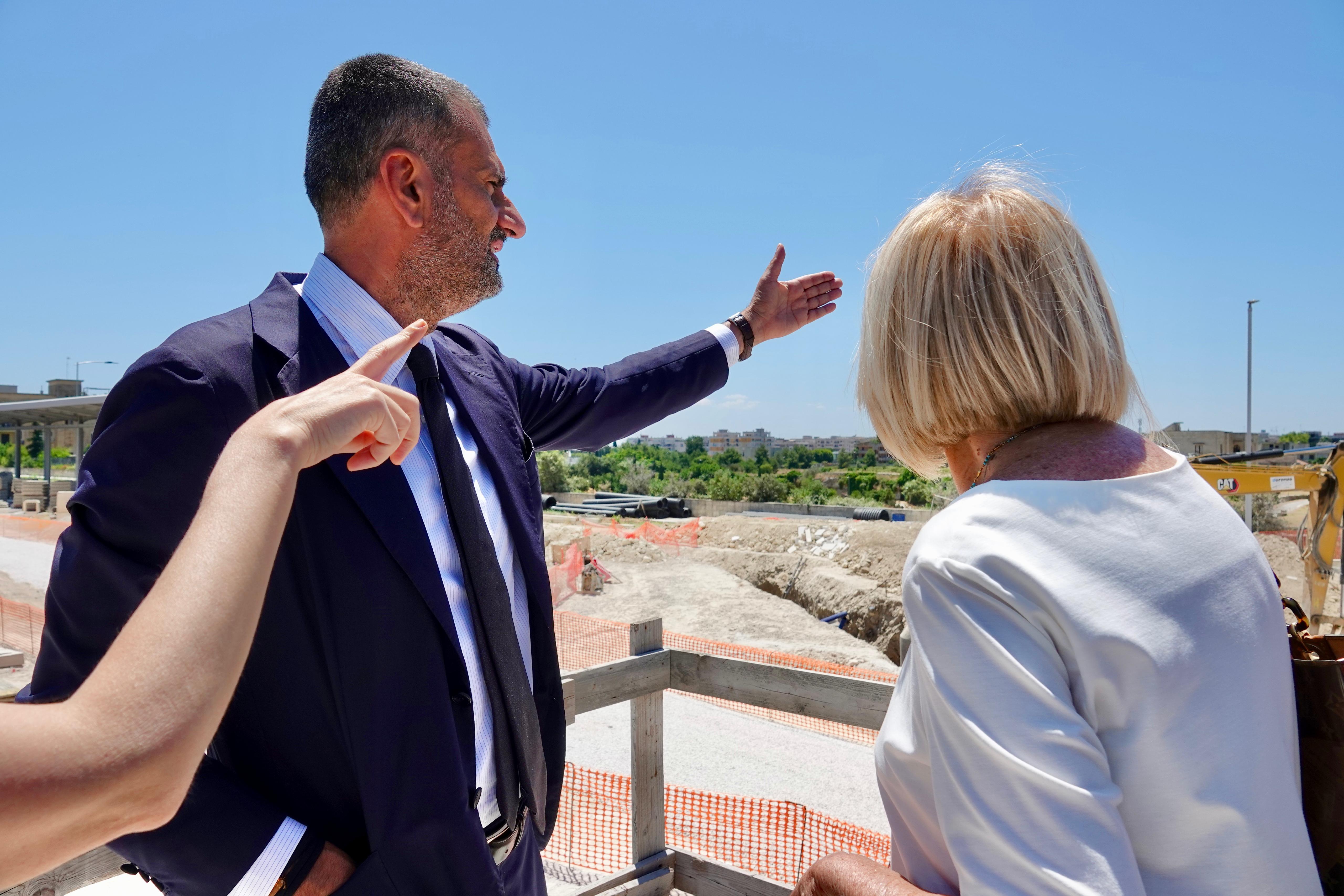 Galleria Mobilità, Decaro e Piemontese a Lecce per il sopralluogo al nuovo ingresso della stazione ferroviaria - Diapositiva 4 di 13
