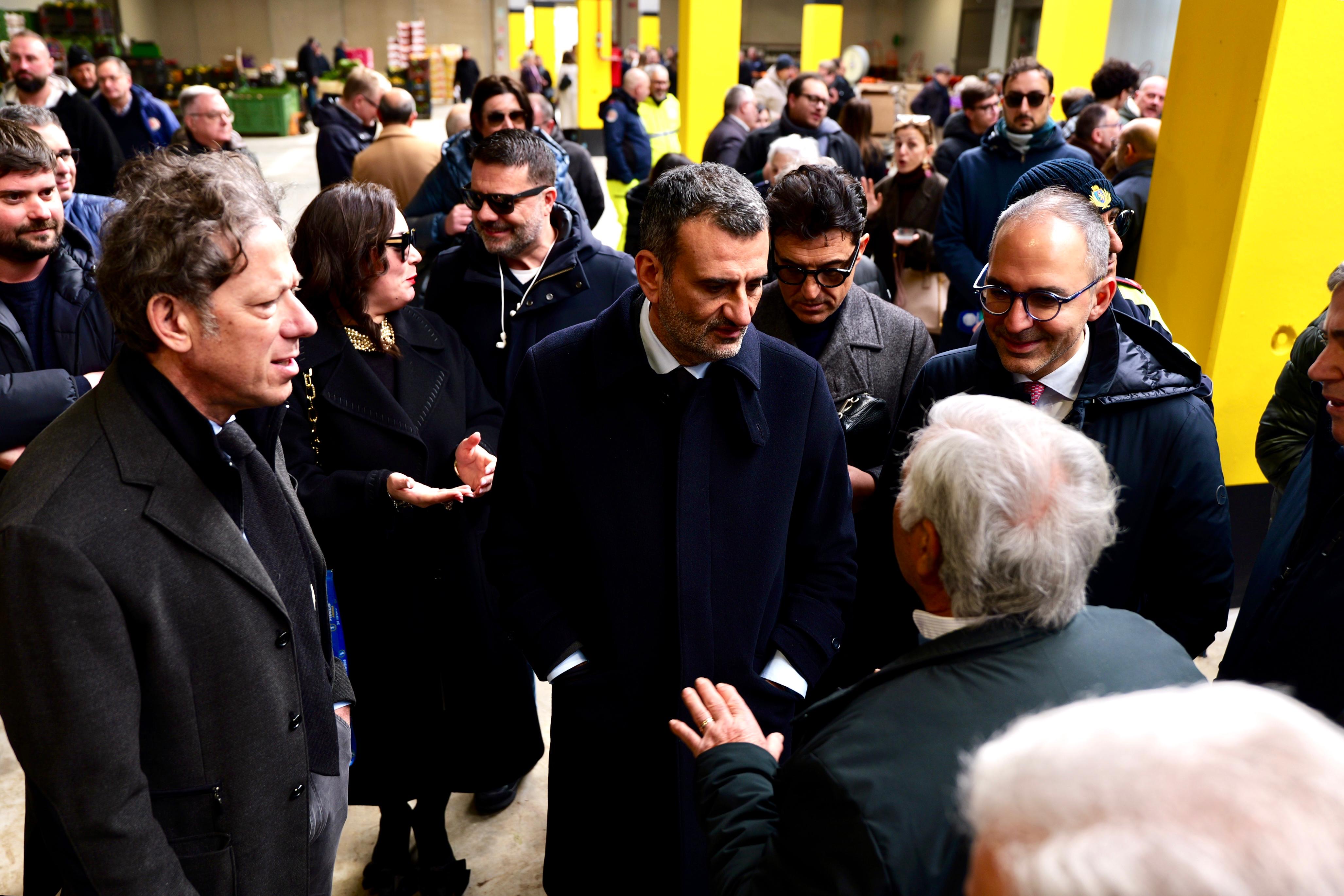 Galleria Andria, inaugurato il nuovo mercato ortofrutticolo. Decaro: “Restituita dignità al lavoro degli operatori” - Diapositiva 6 di 8