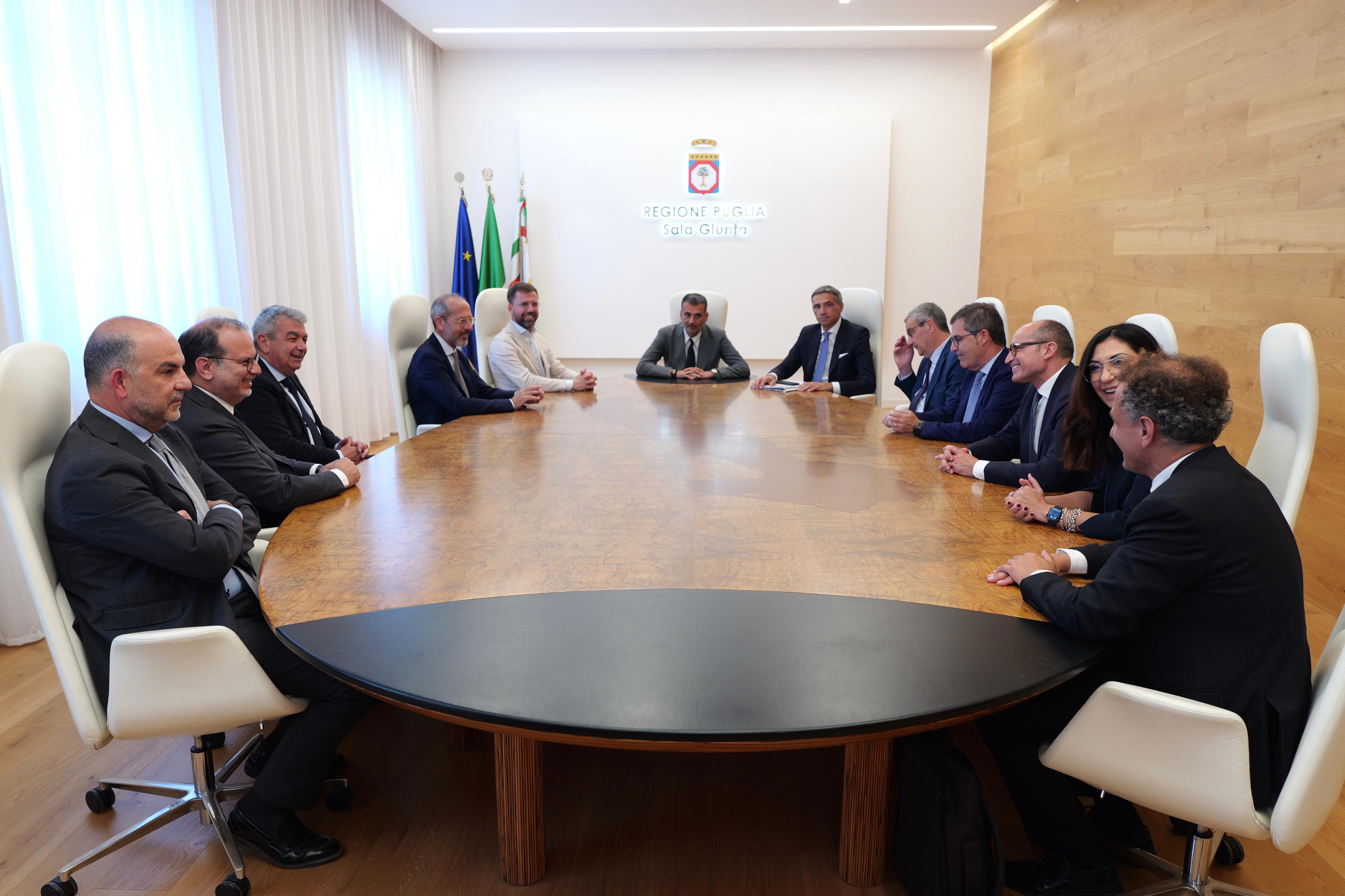 Galleria Sanità, Decaro incontra i nuovi direttori generali: “Il primo compito è prendersi cura dei pazienti” - Diapositiva 6 di 12