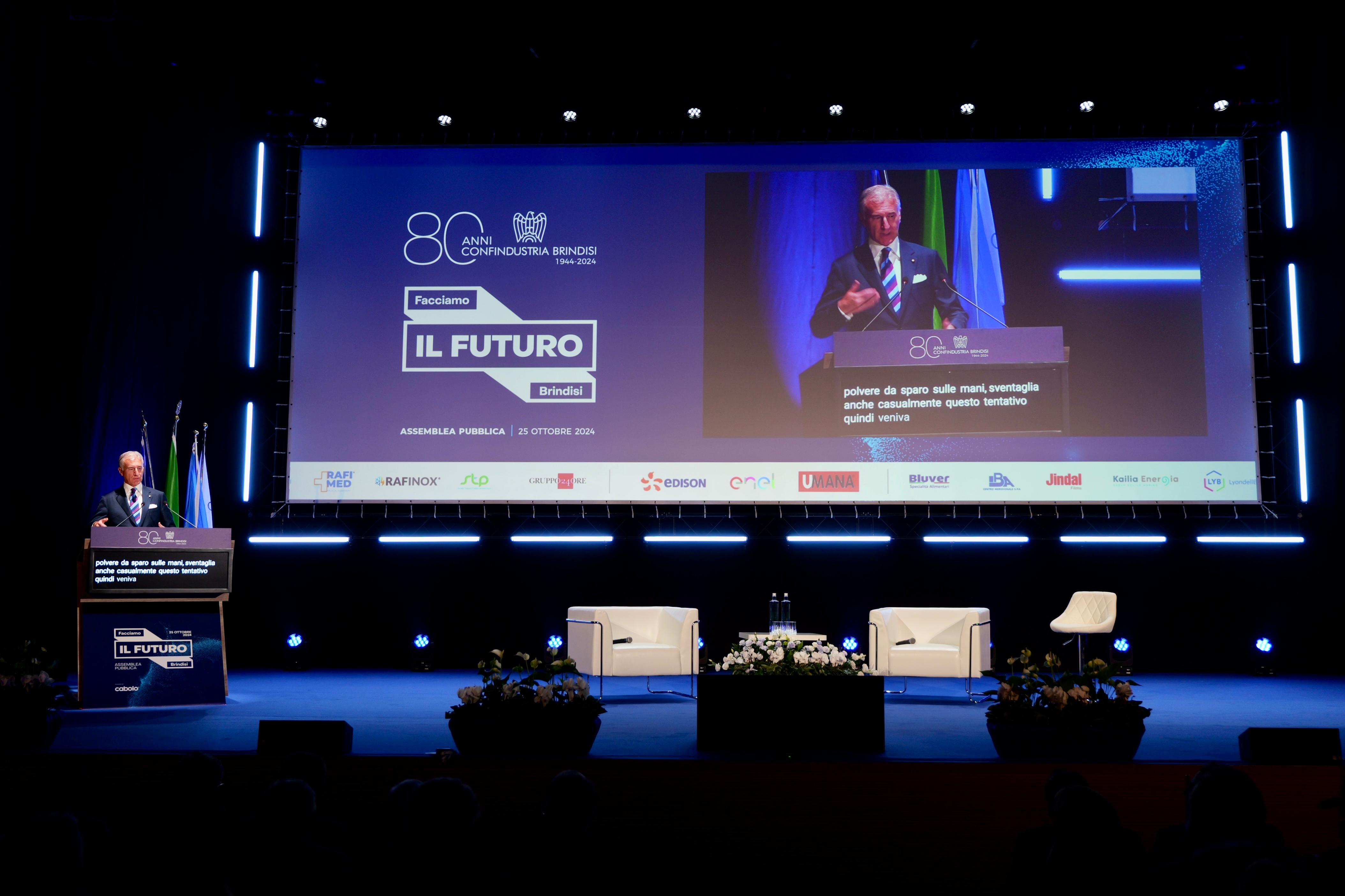 Galleria Il presidente Emiliano all’evento per gli 80 anni di Confindustria Brindisi: “Per le dismissioni di Enel e della Chimica la Regione si muove con discrezione, il prezzo non possono pagarlo i lavoratori” - Diapositiva 3 di 7