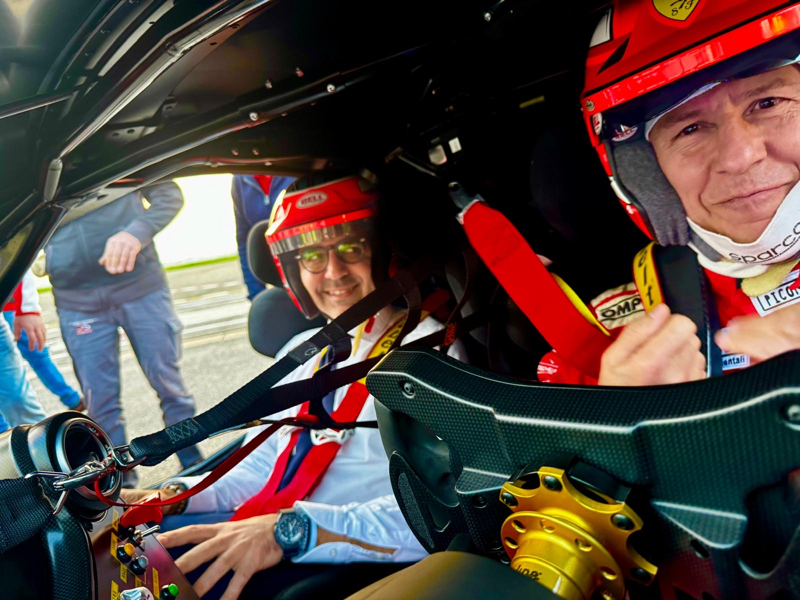 Galleria Test Ferrari ad alta velocità sulla pista dell'aeroporto di Foggia - Diapositiva 6 di 8